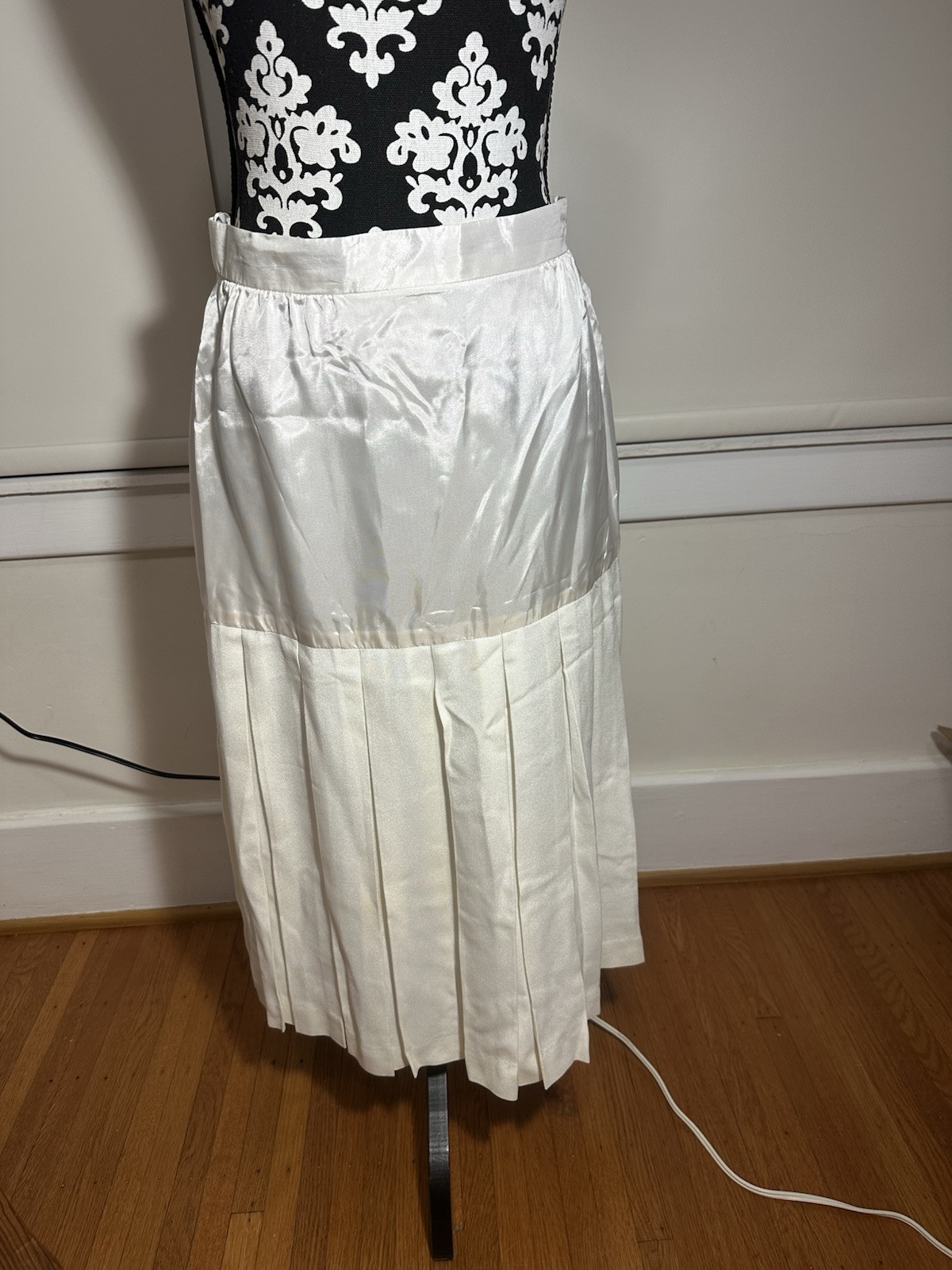 UNKNOWN DESIGNER 1990’S PLEAT 100% SILK CHIFFON SKIRT 29″ WAIST
