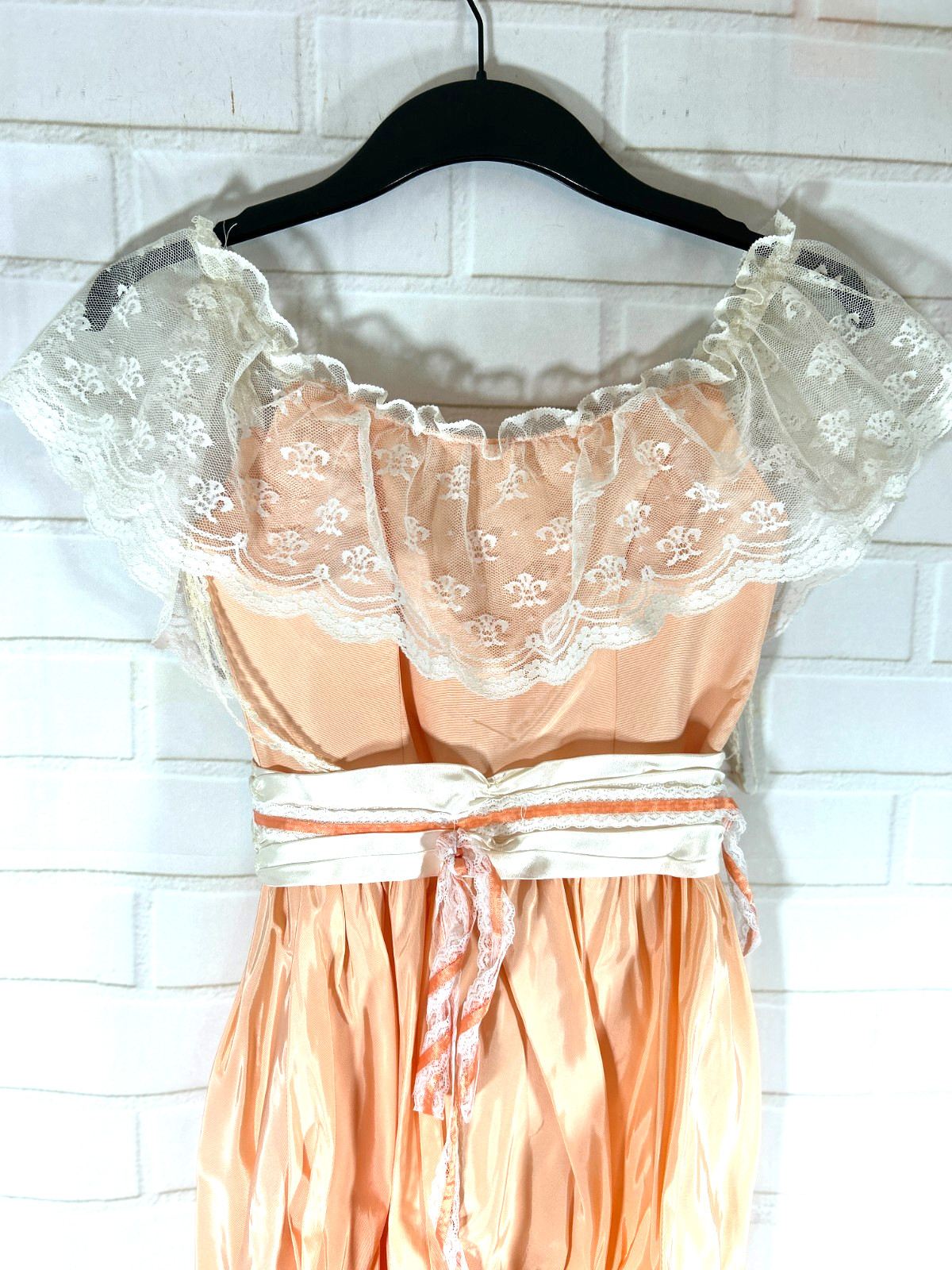 Glenrob Vintage 1980s Girls Prom Dress Peach Size 3-4 w/Lace & Rose X Small