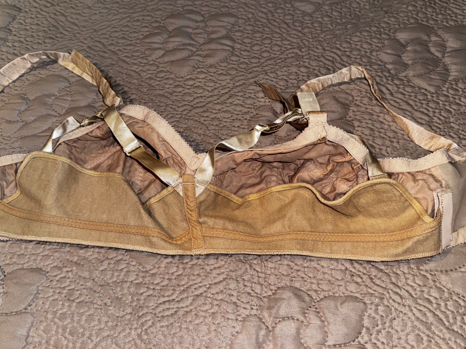 Vintage 1960’s Sculptress Beige Lace Bra Style 521 w/Attached Banderin 36CC USA