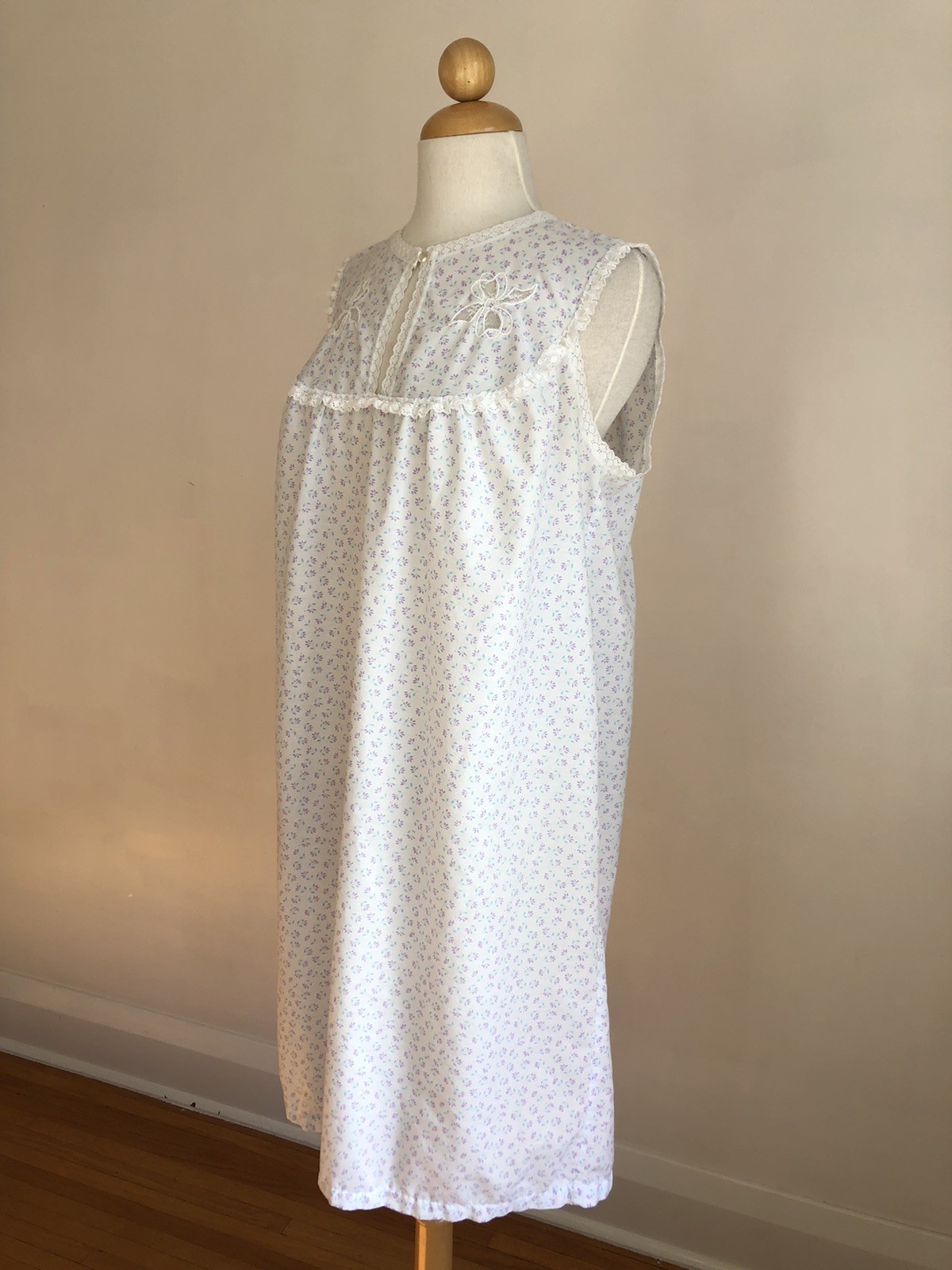 GORGEOUS VTG REGAL ROSE Purple Floral White Lace Soft Cotton Nightgown SZ M