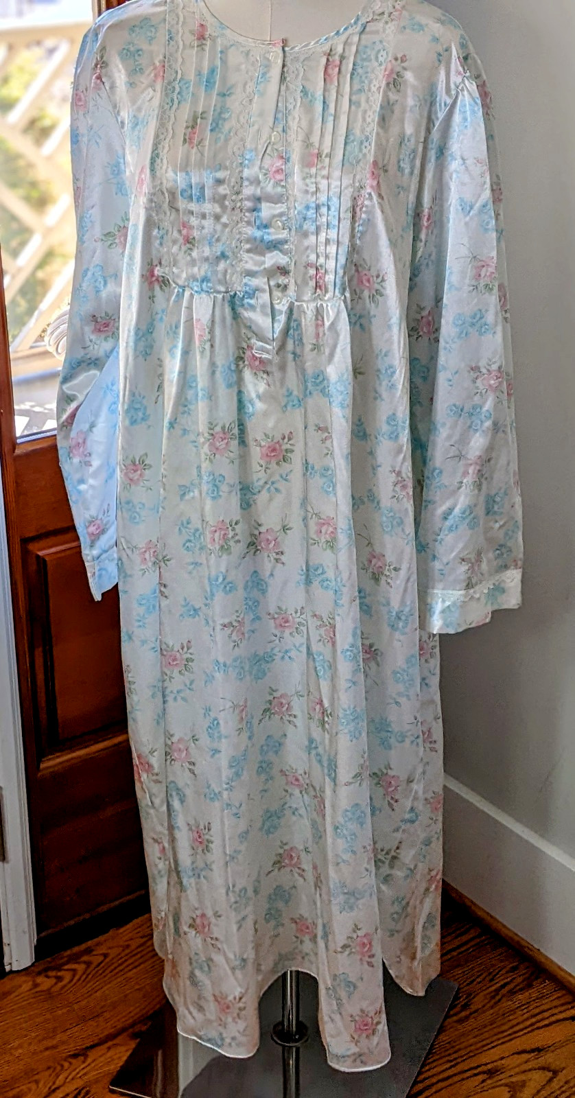 Miss Elaine Polyester & Cotton Long Floral Nightgown Buttons at Neckline Size XL