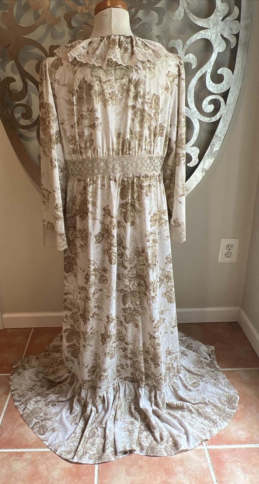 Sears Robe LARGE 38/40 Brown Lace Long Sleeve Buttons MAXI Buttons Nylon USA VTG
