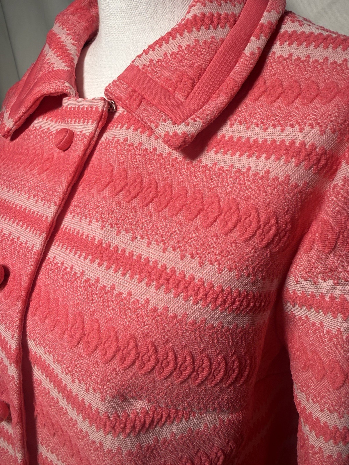 1970s Vintage Leslie Pomer Pink and White Cropped Jacket