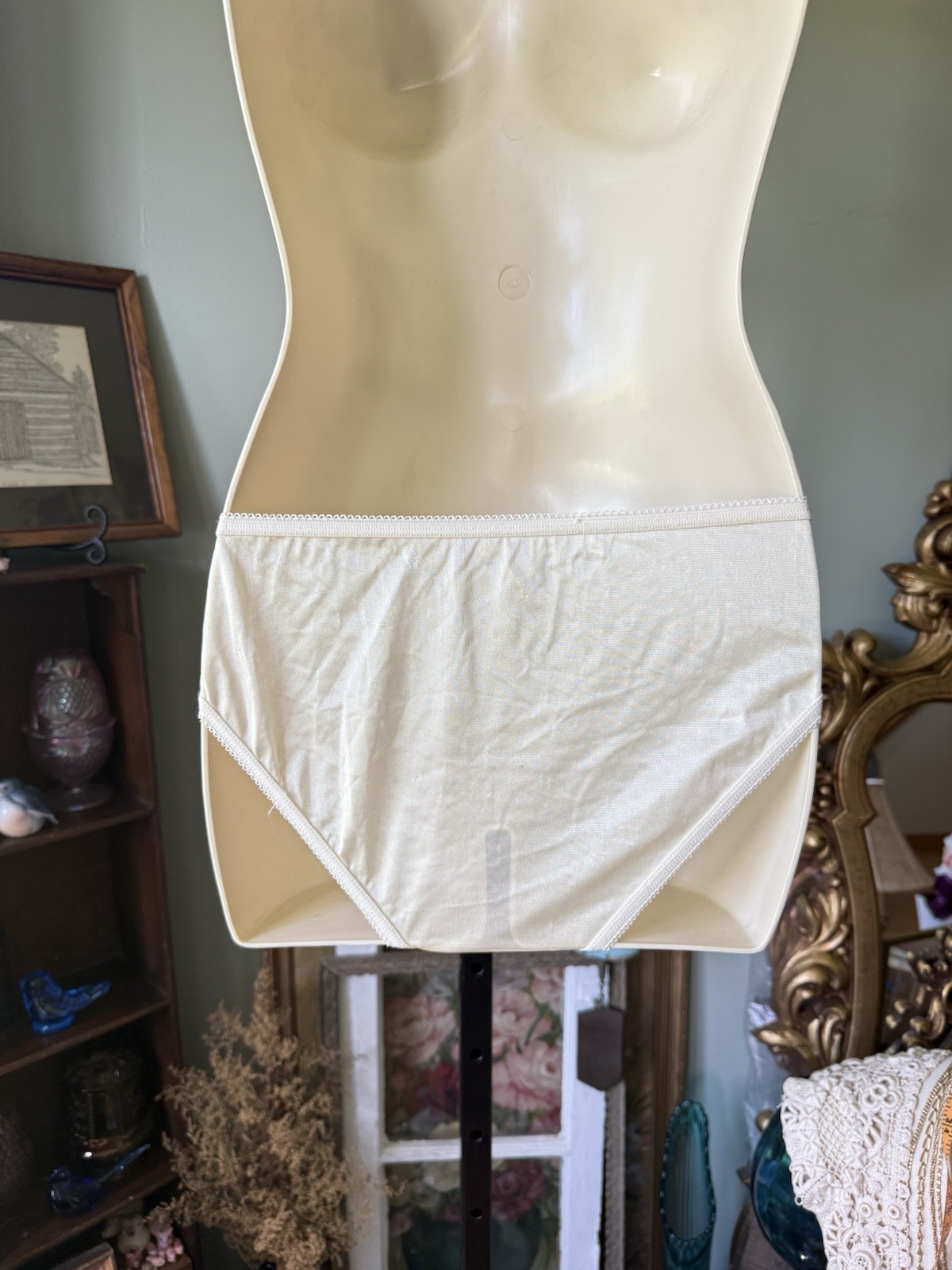 VINTAGE 90s Y2K COMMOTION NYLON & LACE BEIGE PANTY SIZE 6 NOS HIGH CUT