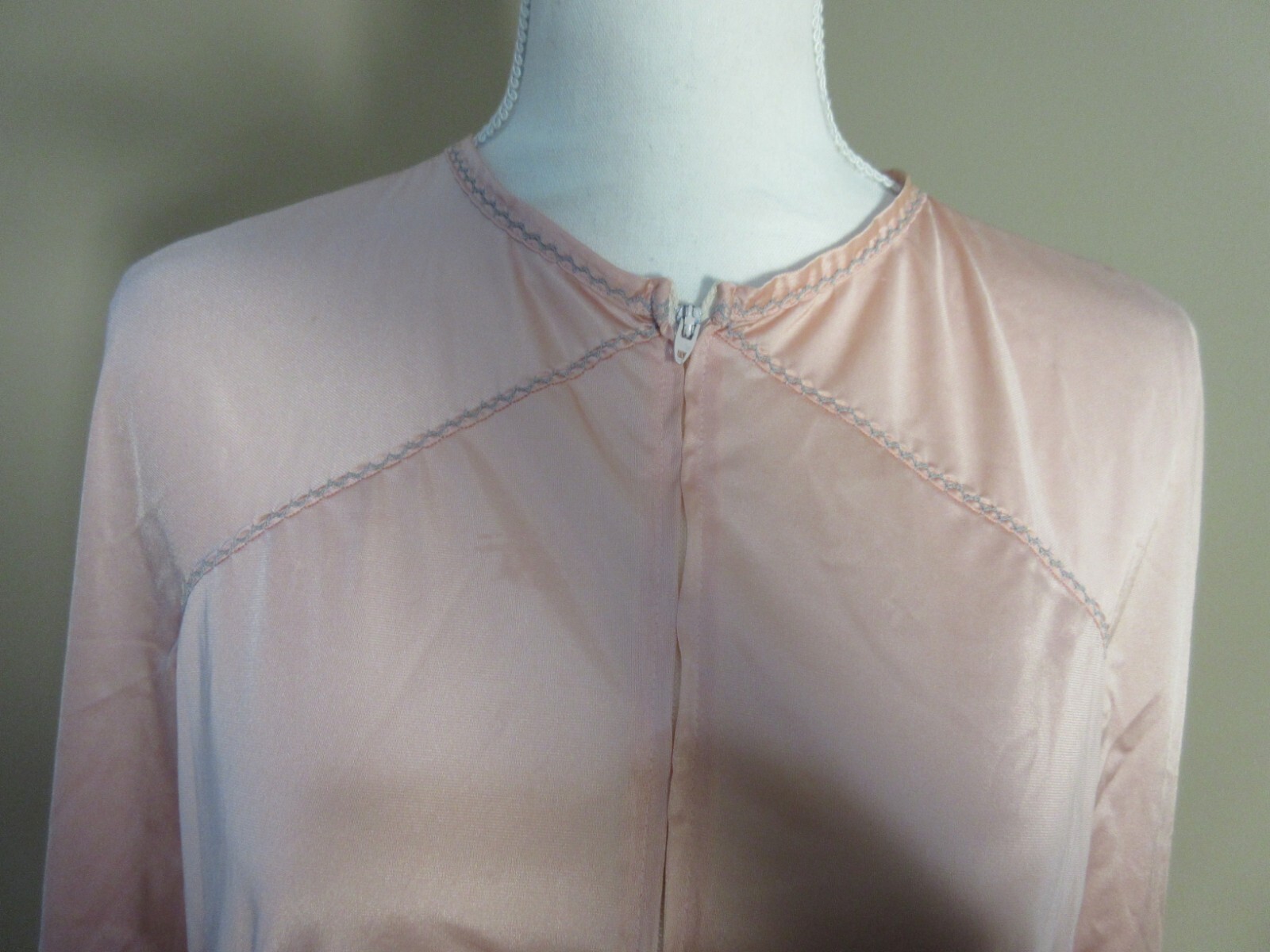 Vtg Vassarette Robe Women (26) Small Pink/Gray Full length 3/4 Zip Long Sleeve
