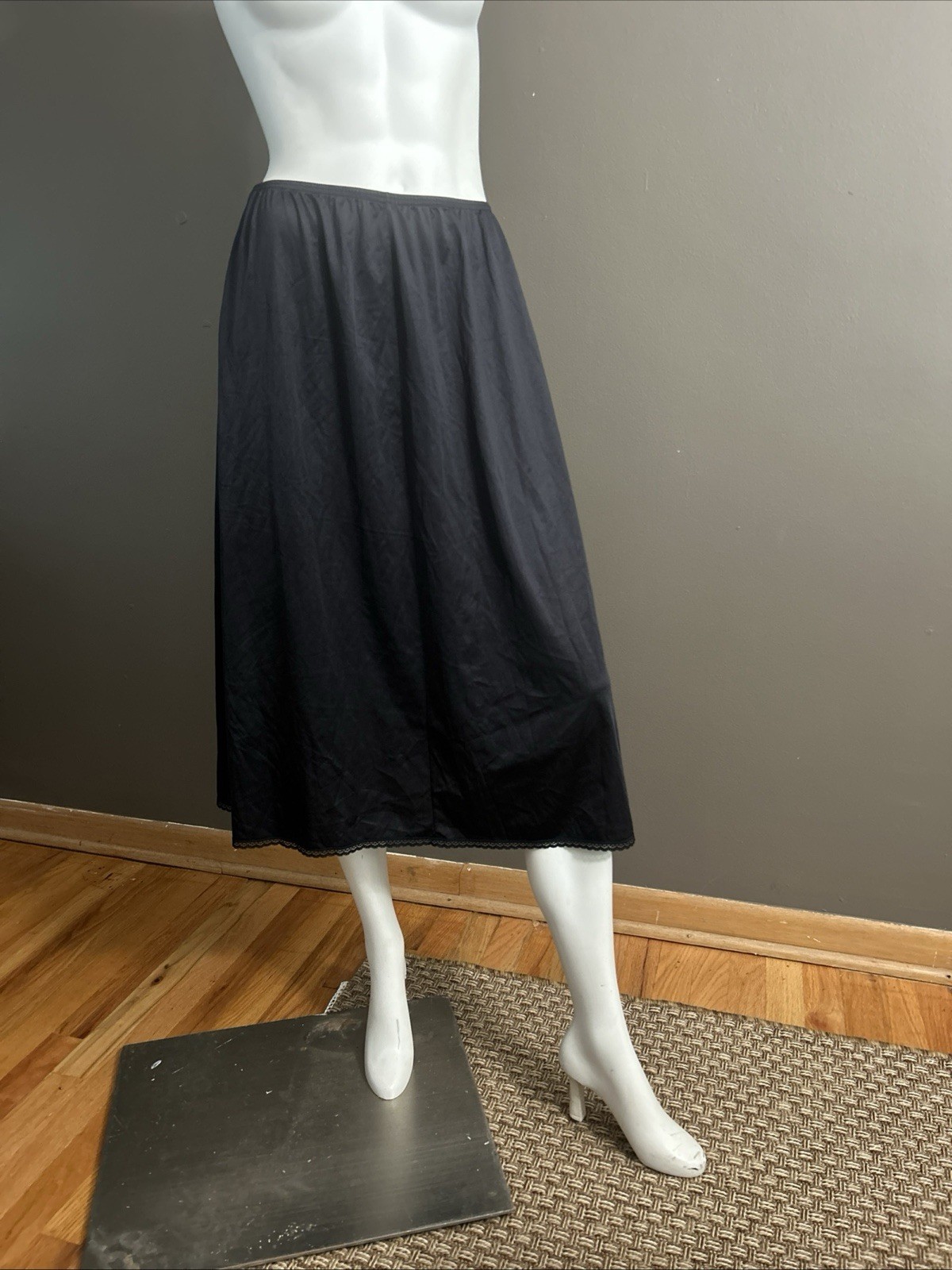 Vanity Fair Half Slip Womens L Black Dupont Nylon 3″ Lace Hem Y2K Made USA Vtg