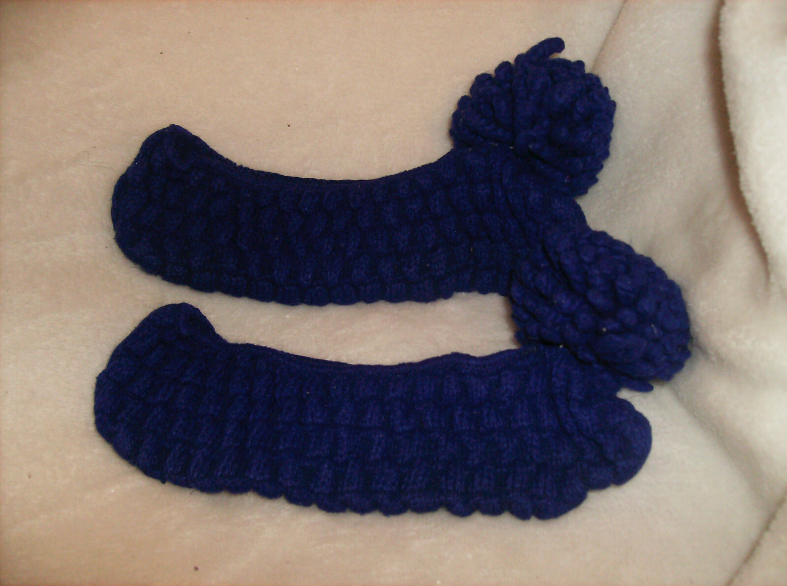 NEW BOOTIES PURPLE KNIT WITH POM POMS VTG SOCKS SLIPPERS FOOTSIES 9-11 ONE SIZE