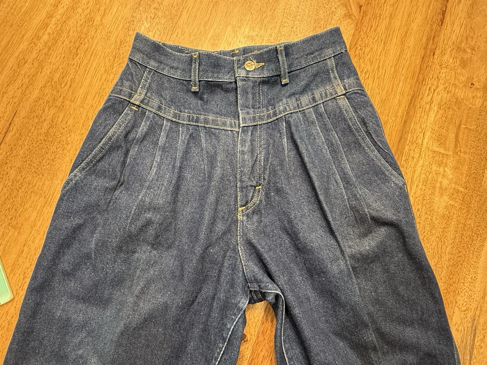 Vtg 80s Lee USA Yoke pleated Tapered Jeans Sz 11 Tall (26” Waist) Western Retro