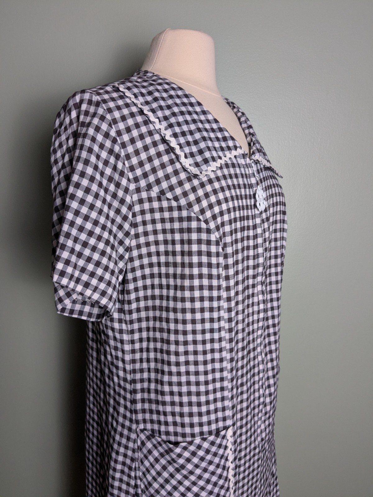 Vintage 1960s Black White Gingham Zip Front Shift Dress