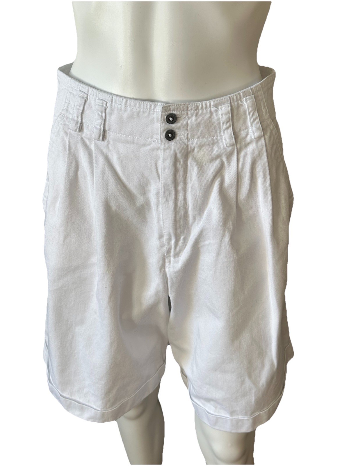 Vtg Liz Sport 80-90’s White Shorts Size 8 Waist 28” Seam To Seam 14”