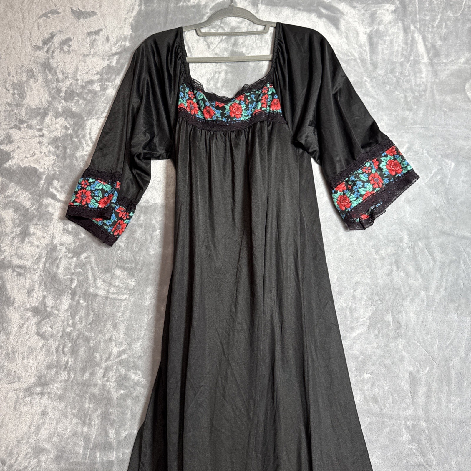 VTG Black Red Rose BUTTER SOFT Nylon Peignoir Robe for nightgown w Lace Sexy L
