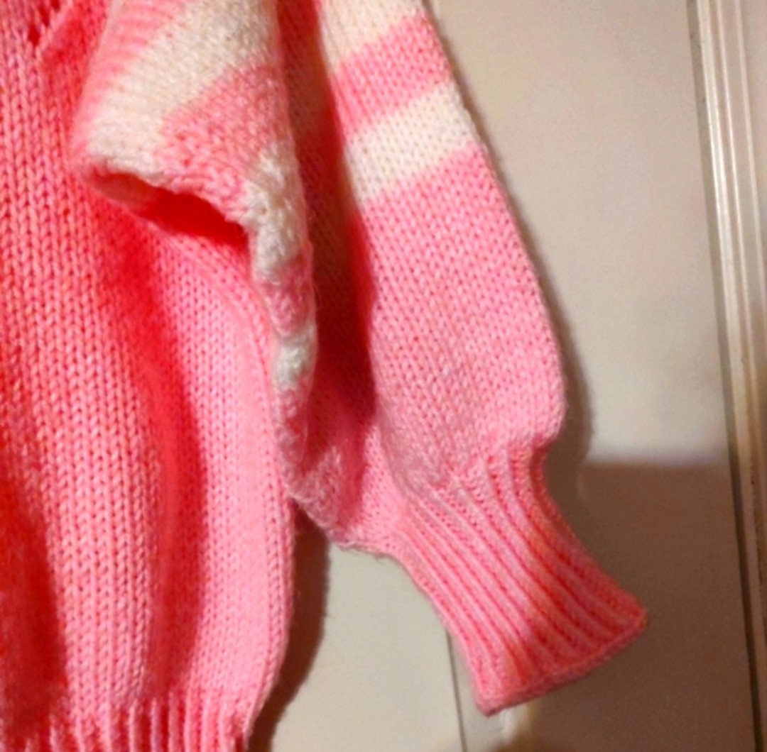 🩷🌷🩷 Fun 80’s Vintage Cotton Candy Pink & White Striped Boatneck Sweater – S/M