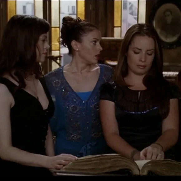 RARE Blue Silk Blouse ASO Holly Marie Combs as Piper Halliwell in Charmed Size 6