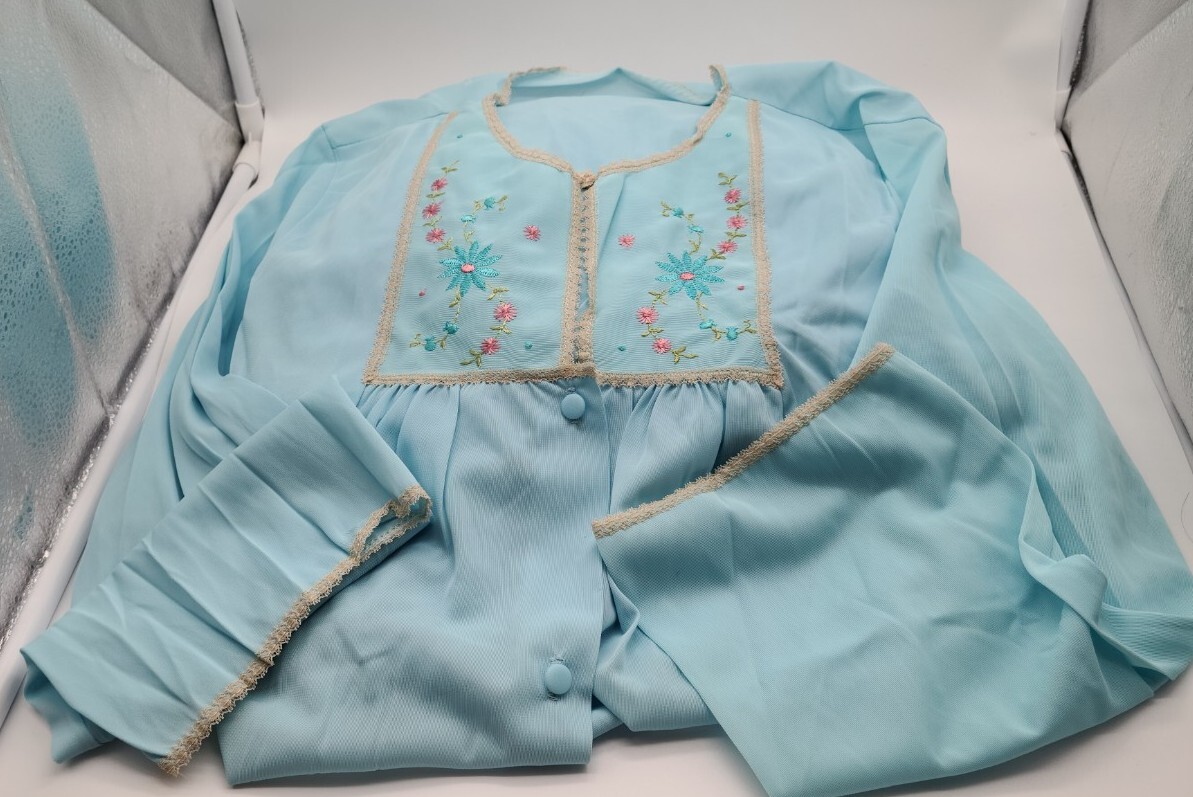 Vintage Sears Medium 2 pc. Nightgown Robe, Blue w/ Lace and Floral Embroidery M