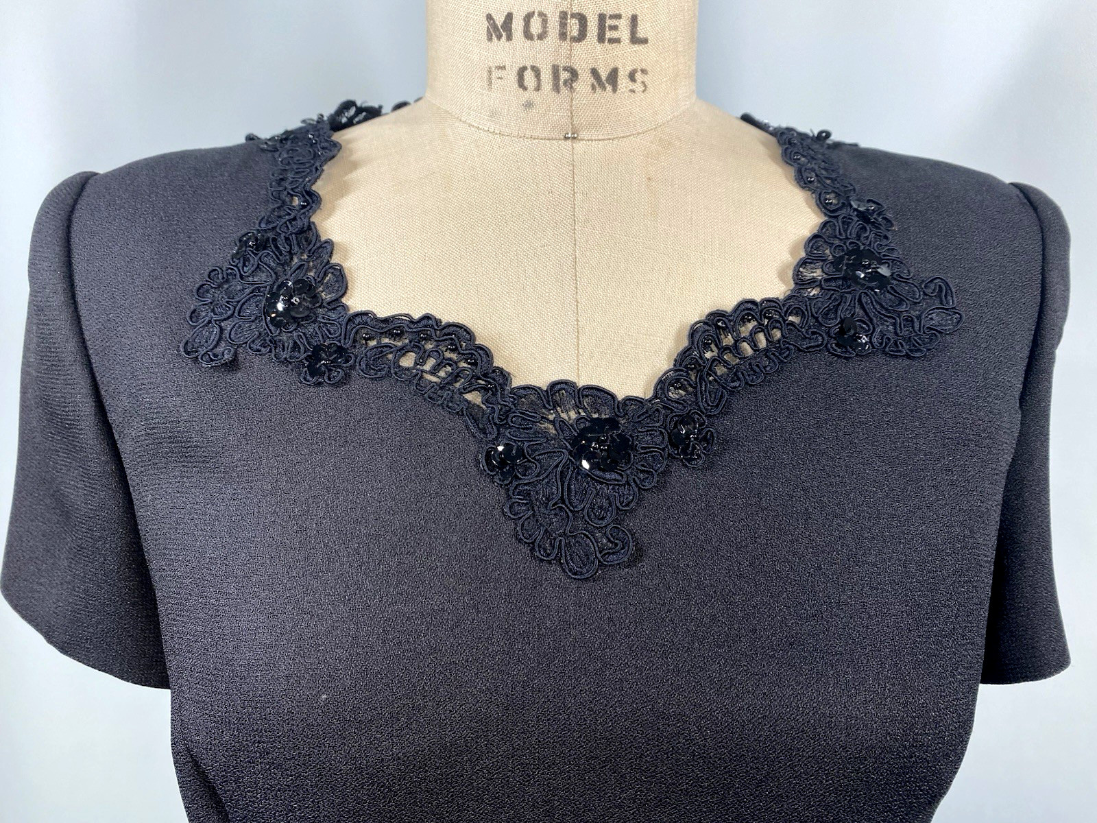 Vintage Dress SIZE 8 MEDIUM black short MAGGIE LONDON sheath 80s 90s