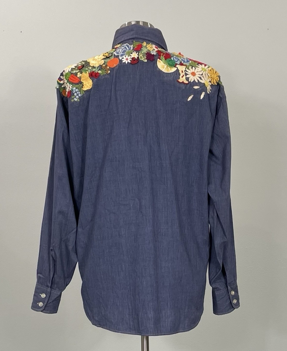 Vtg 1970’s Appliqued Levis Shirt – So many appliques! Flowers Rainbow Bee Cherry