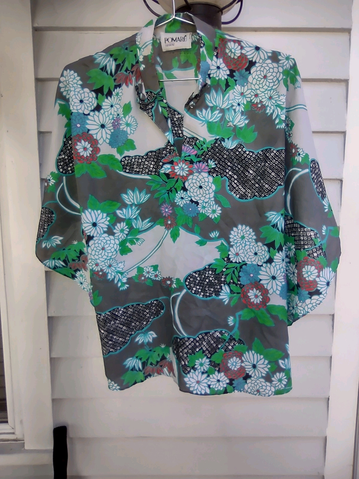 Vintage Pomare Hawaii Gray Green White Blue Floral Printed Batwing Top Blouse