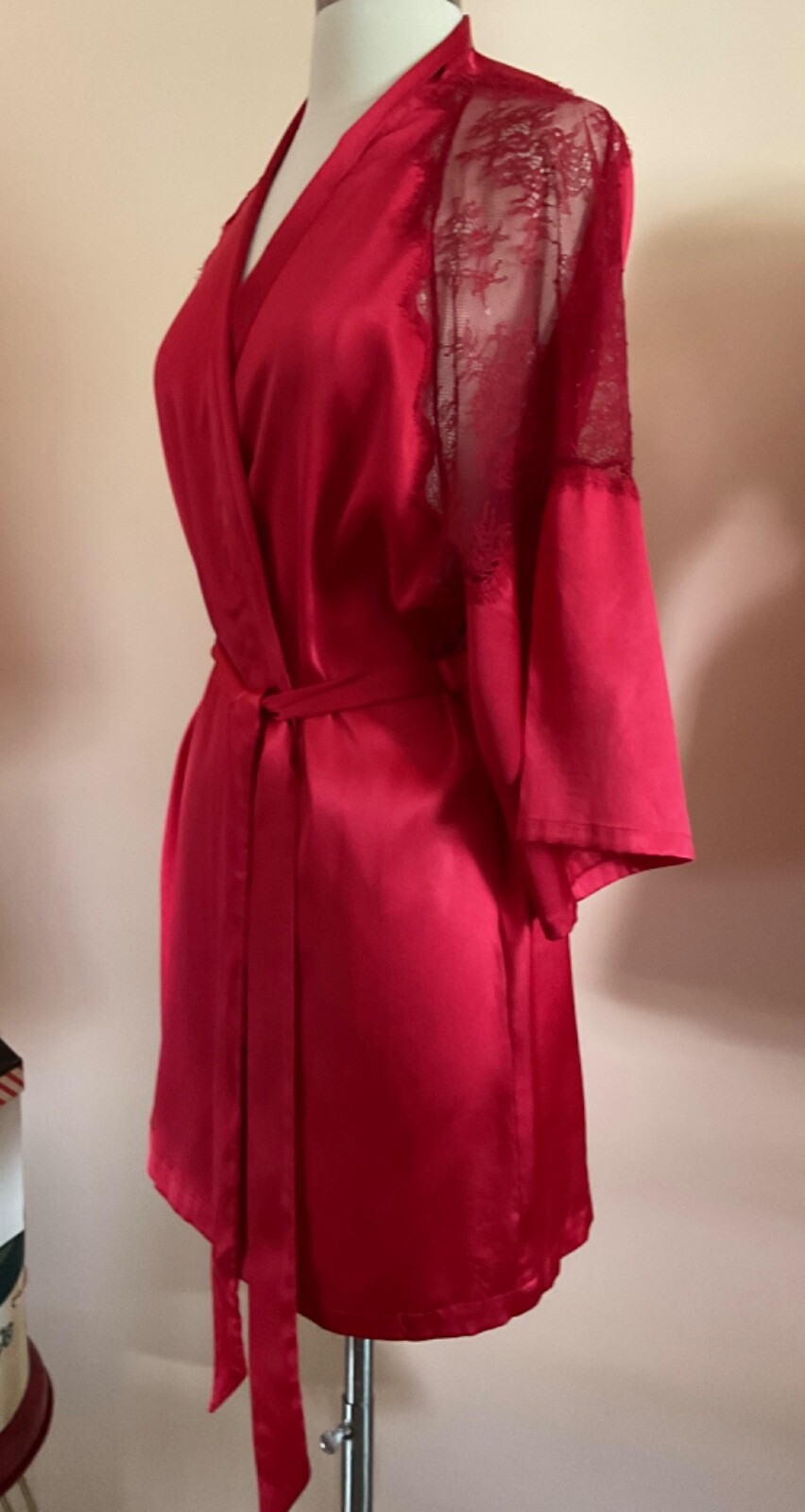 VINTAGE VICTORIA’S SECRET PINK LABEL SIZE S/M-P/M CHERRY RED ROBE W/LACE & TIE