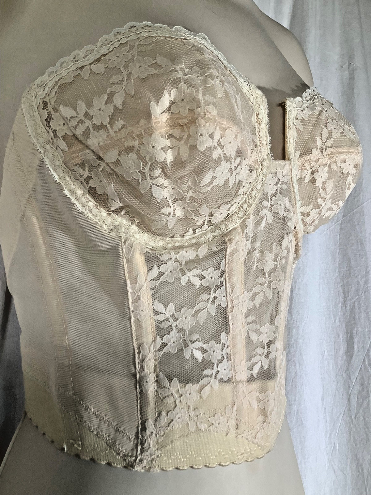 Vintage strapless Backless bra UW beige Boned sheer Lace 34B Young Smoothie USA