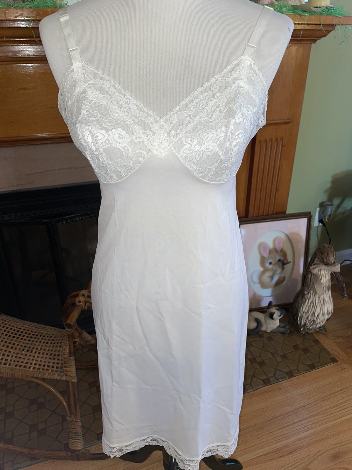 VINTAGE SHADOWLINE IVORY SLIP WITH LACE SIZE 34 PINUP GIRL!