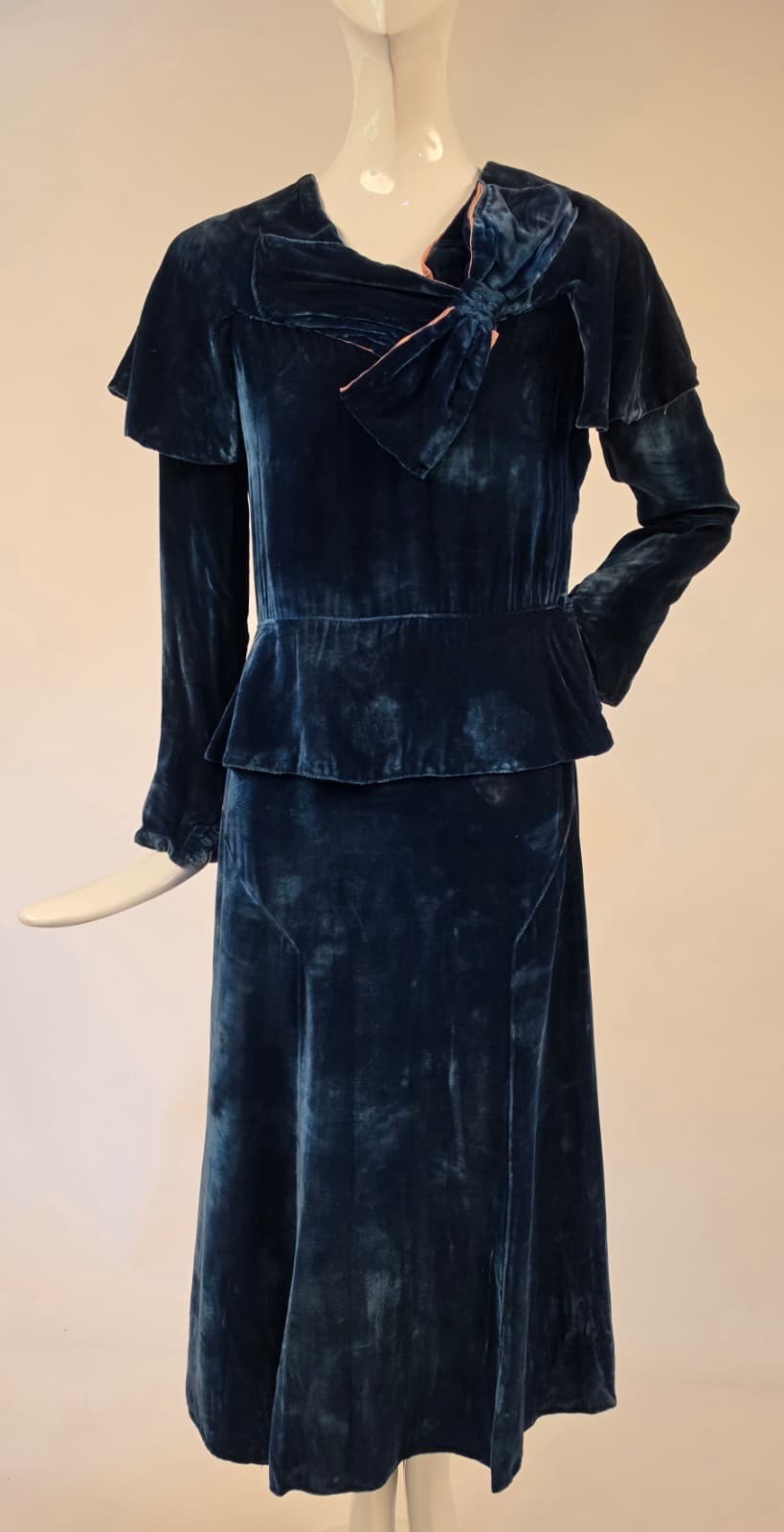 CLASSIC 1920’S BLUE SILK VELVET DRESS W BOW TRIMMED TOP – AS ACQUIRED