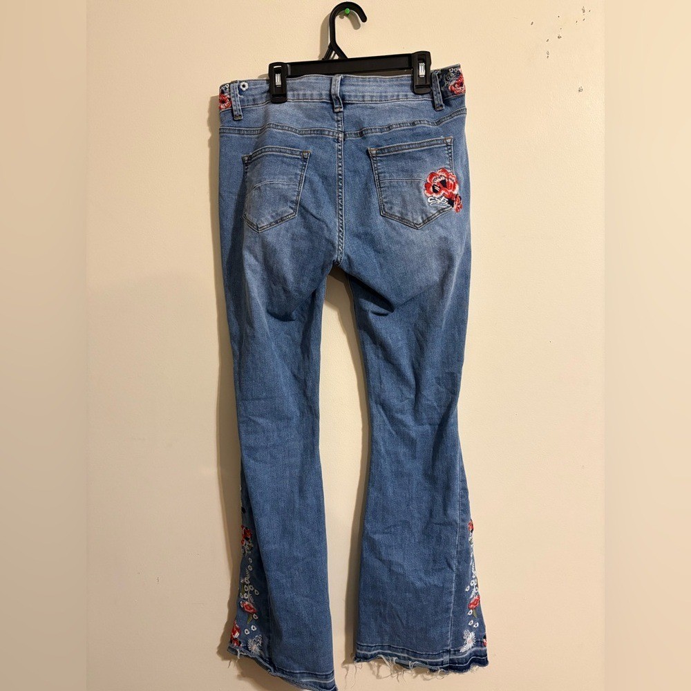 Y2K Style Women’s SZ 30 Embroidered Flared Blue Jeans Floral Flower multi color
