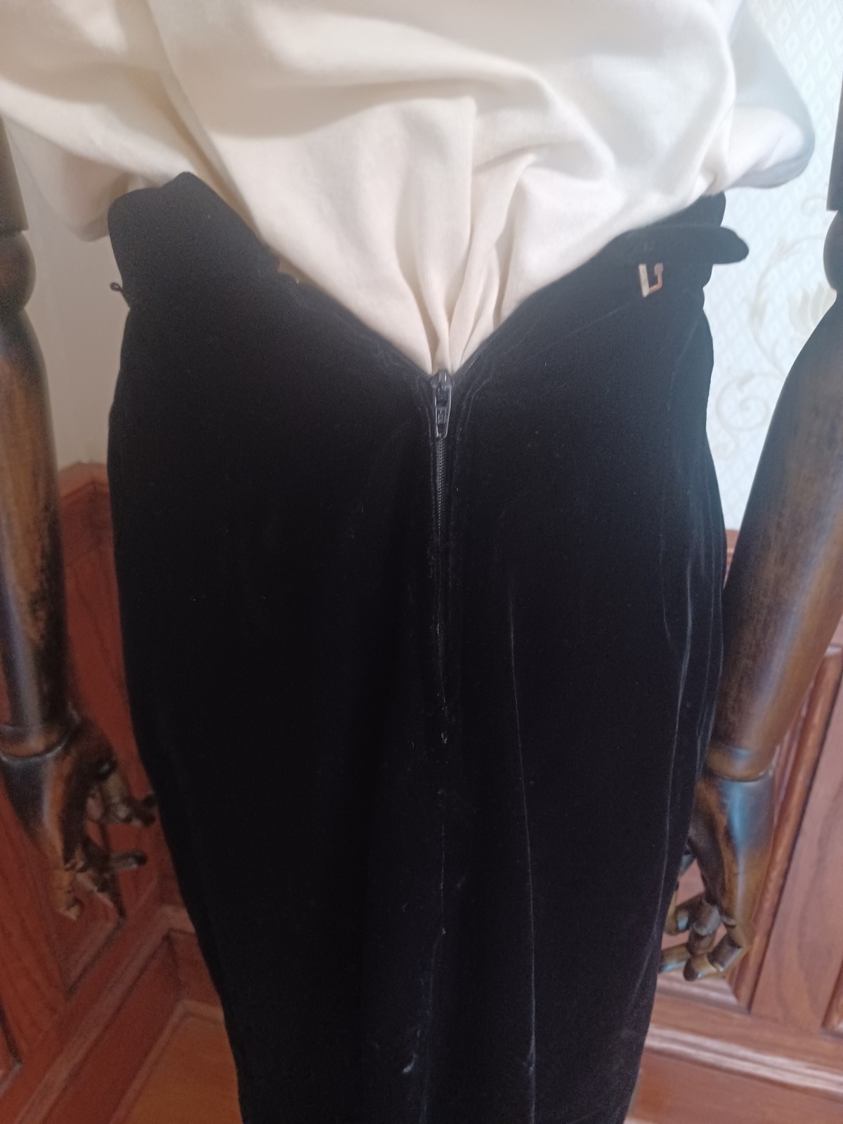Vintage 1970s/1980s Intuitions Union-Made Black Velvet Gothic Maxi-skirt