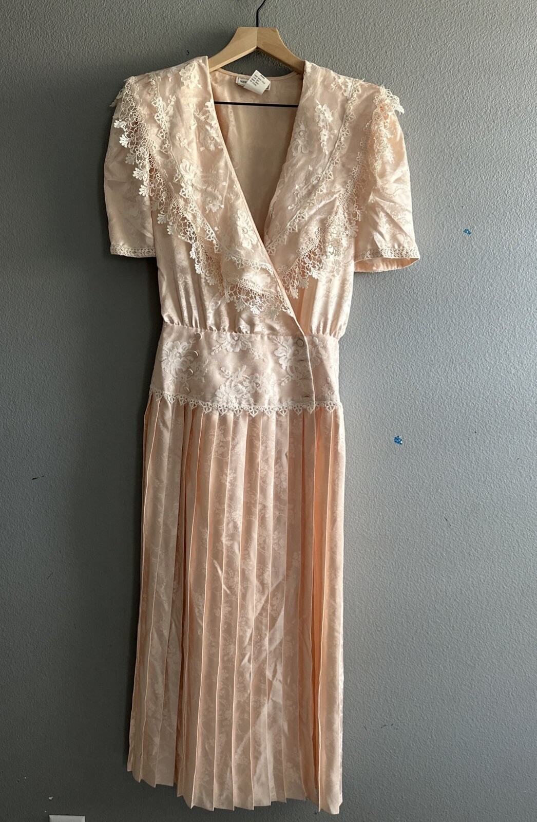 Vintage McCLINTOCK Peachy Pink Dress Lace Victorian Pleated Size 8