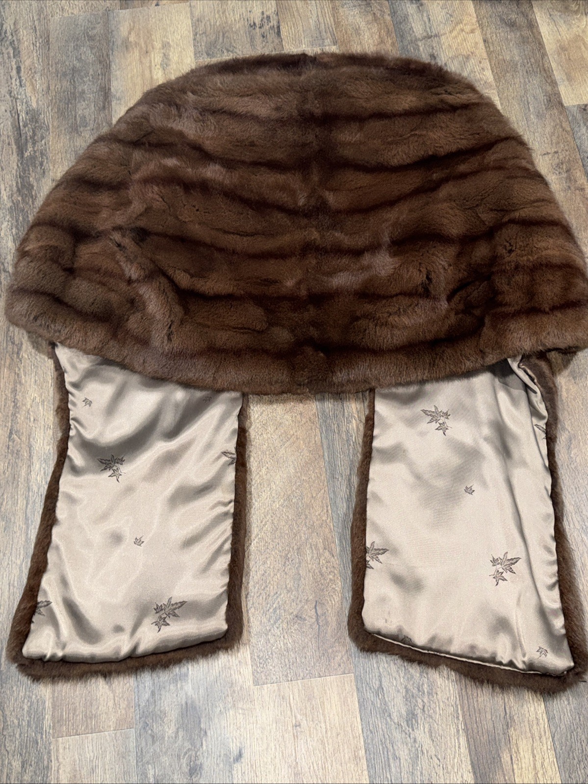 VINTAGE FUR LABEL AUTHORITY MINK FUR STOLE WRAP SHAWL CAPE Possibly 1960s