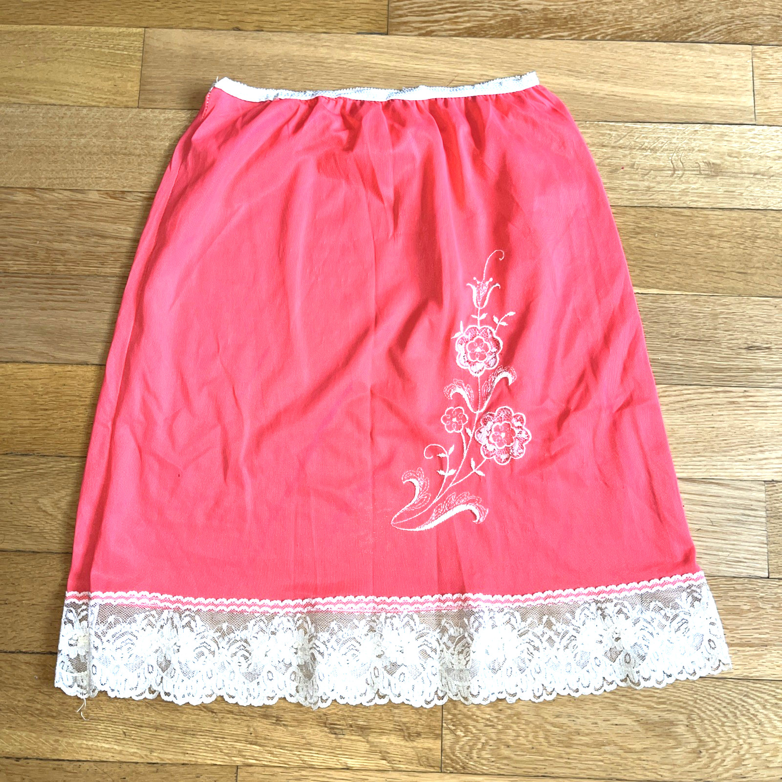 Vintage 90s Rococo Lingerie Coral Lace Nylon Slip Canada Women’s M
