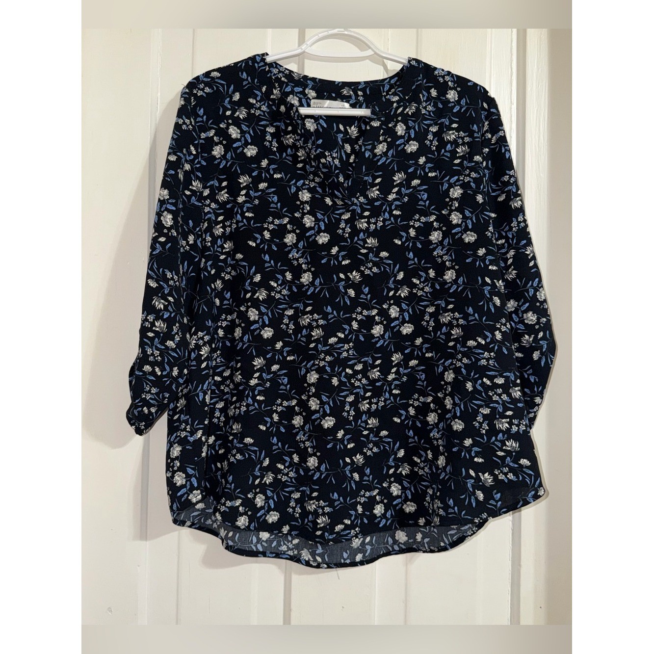 Women’s size large Navy Floral V-Neck Blouse shirt top