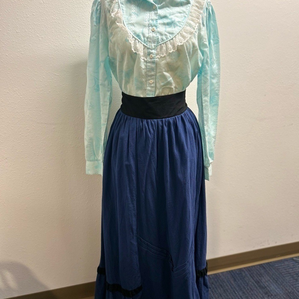 EUC Vintage Western Lace-Trim Button-Down Shirt in Light Aqua Med