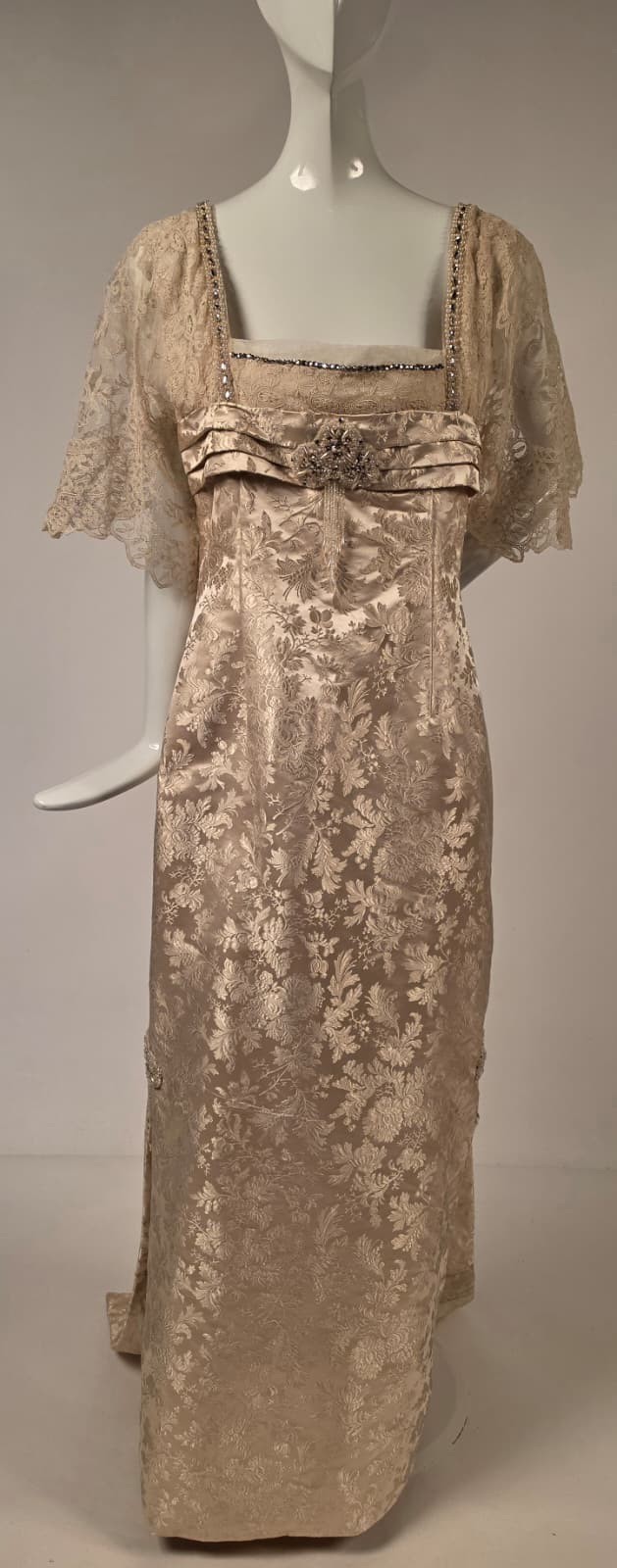 MUSEUM Q EDWARDIAN FLORAL BROCADE SILK WEDDING DRESS W BEADING + HAND MADE LACE