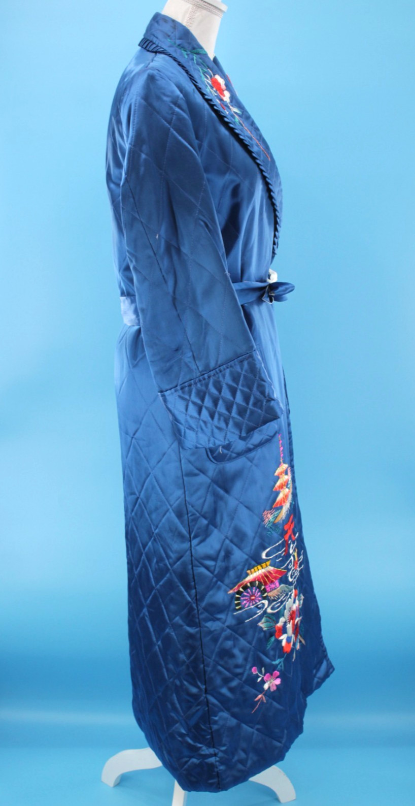 VTG Womens 50s 60s Blue Embroidered Rayon Korean / Japanese Robe S/M 1950s 1960s