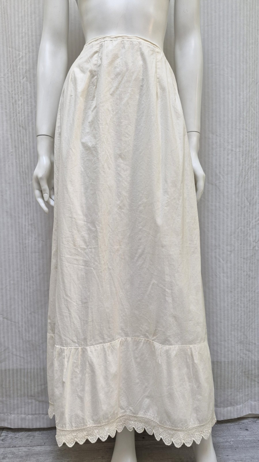 ANTIQUE VICTORIAN WHITE COTTON PETTICOAT SKIRT W/ CROCHET LACE – Waist 24″