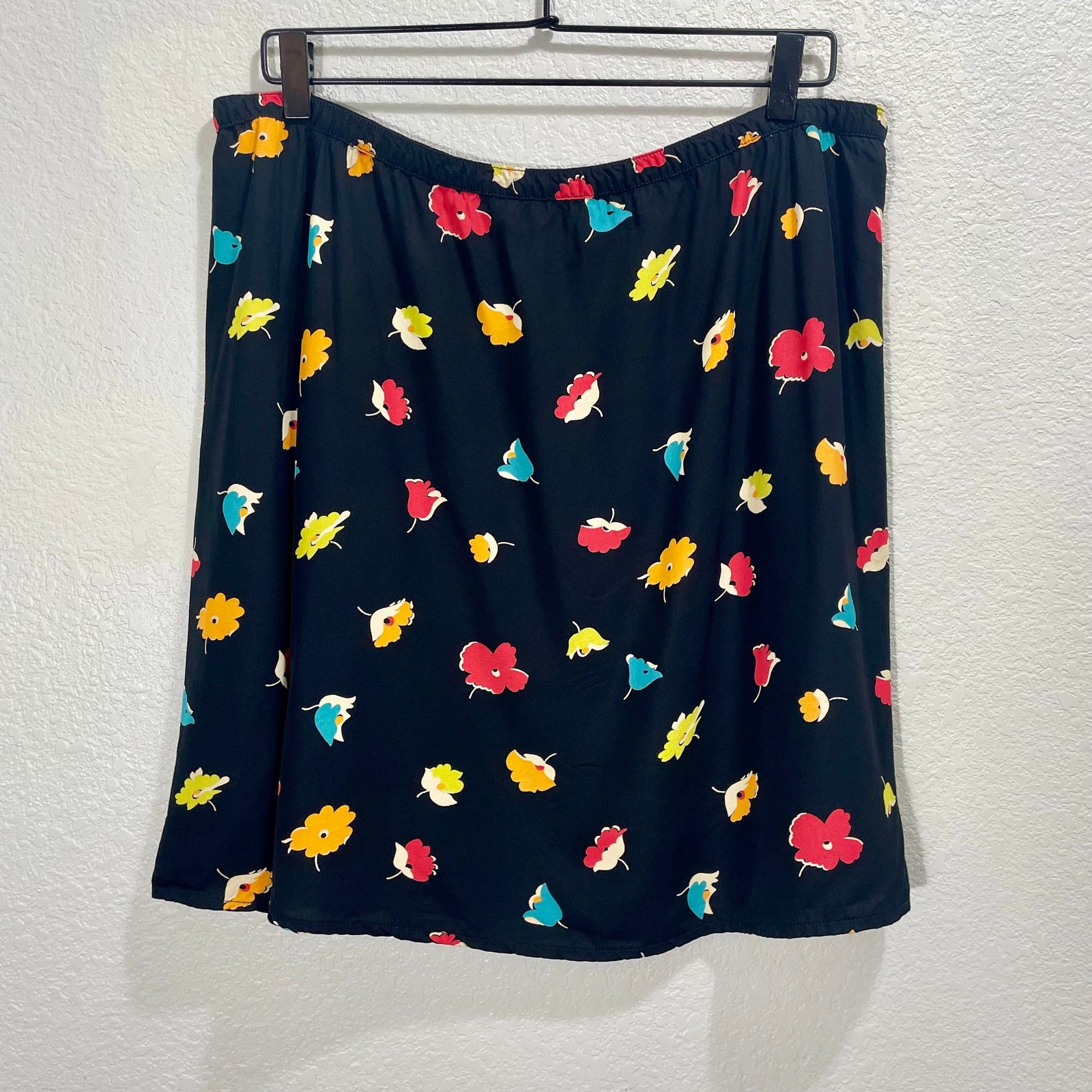 Vintage Y2K Eddie Bauer Casual Mini Skirt 36″ Waist Black Vibrant Floral Print