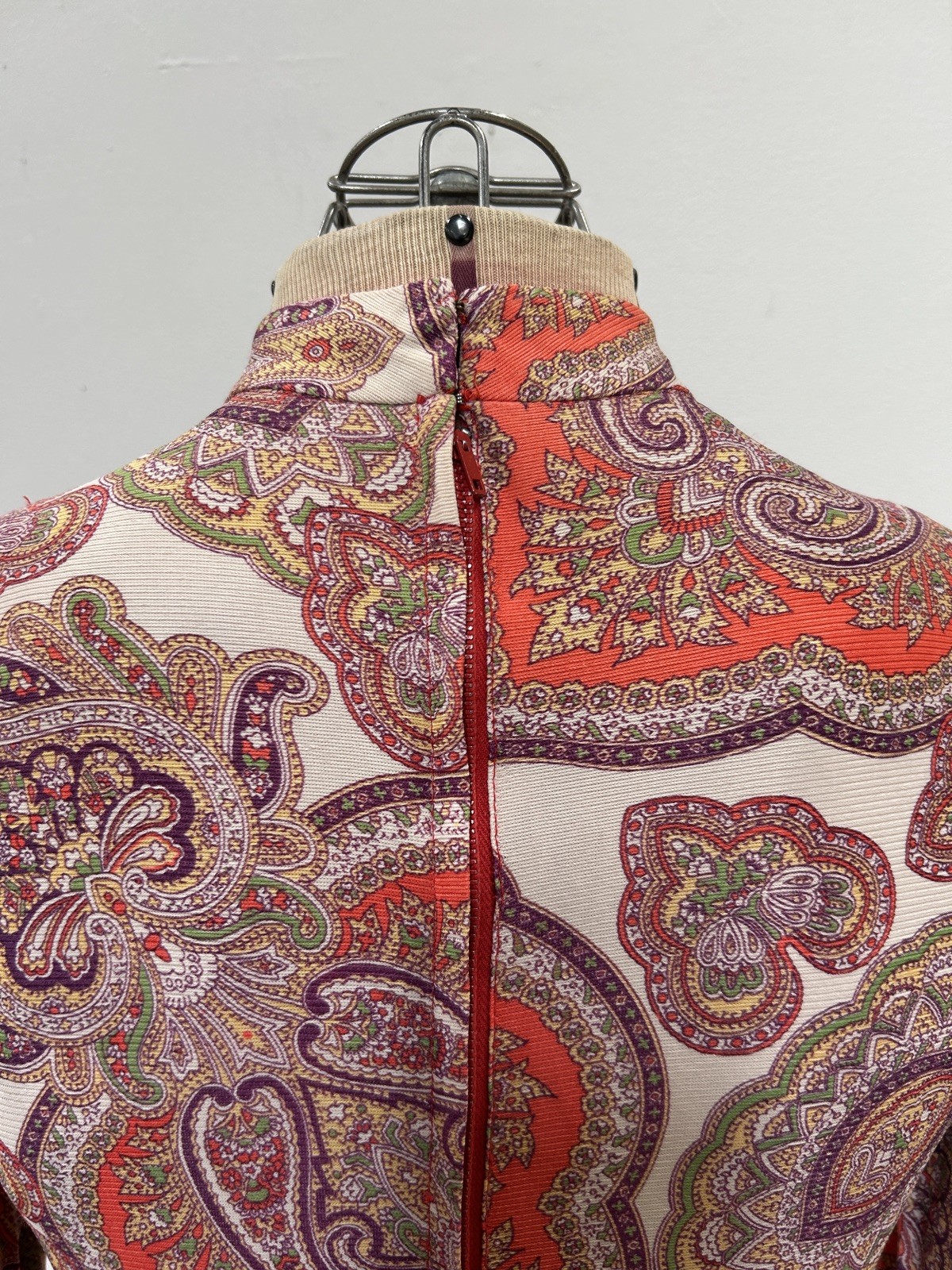 Vintage 60s/70s Handmade Paisley Long Sleeve Dress w Keyhole Neckline Size XS