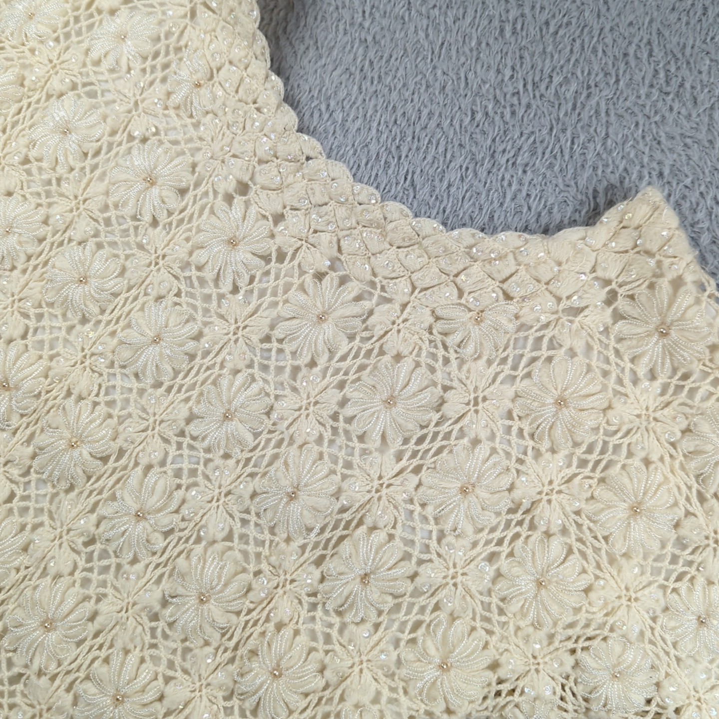 Vintage 1960s Cyn Les Sweater Top Women 40 White Wool Beaded Lined Granny Square