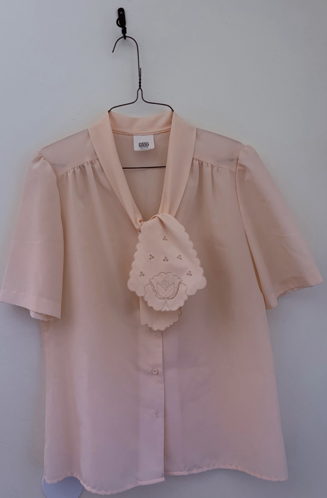 Vintage 90s Nikki Embroidered Tie-Knot Collar Button Blouse Blush Shirt Sz M/L