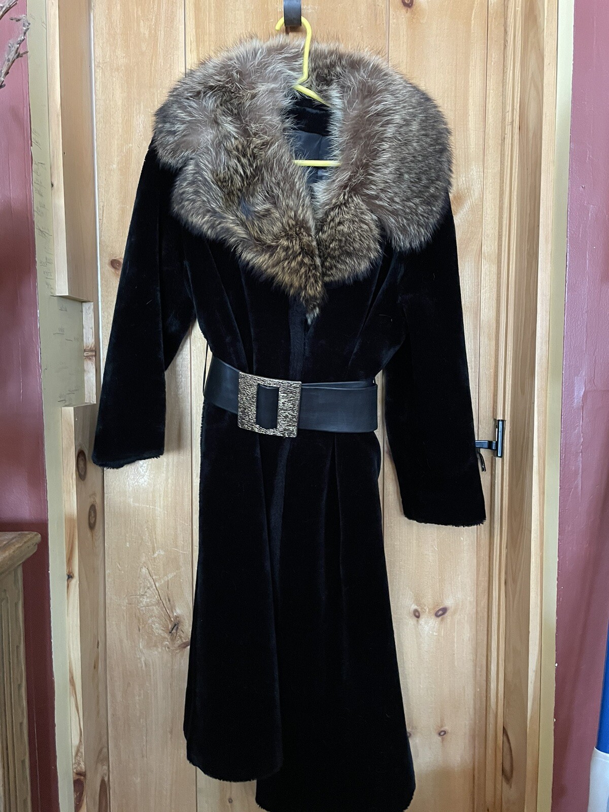 Vintage 1960s Plush Faux Fur Coat With raccoon Collar Women M/L