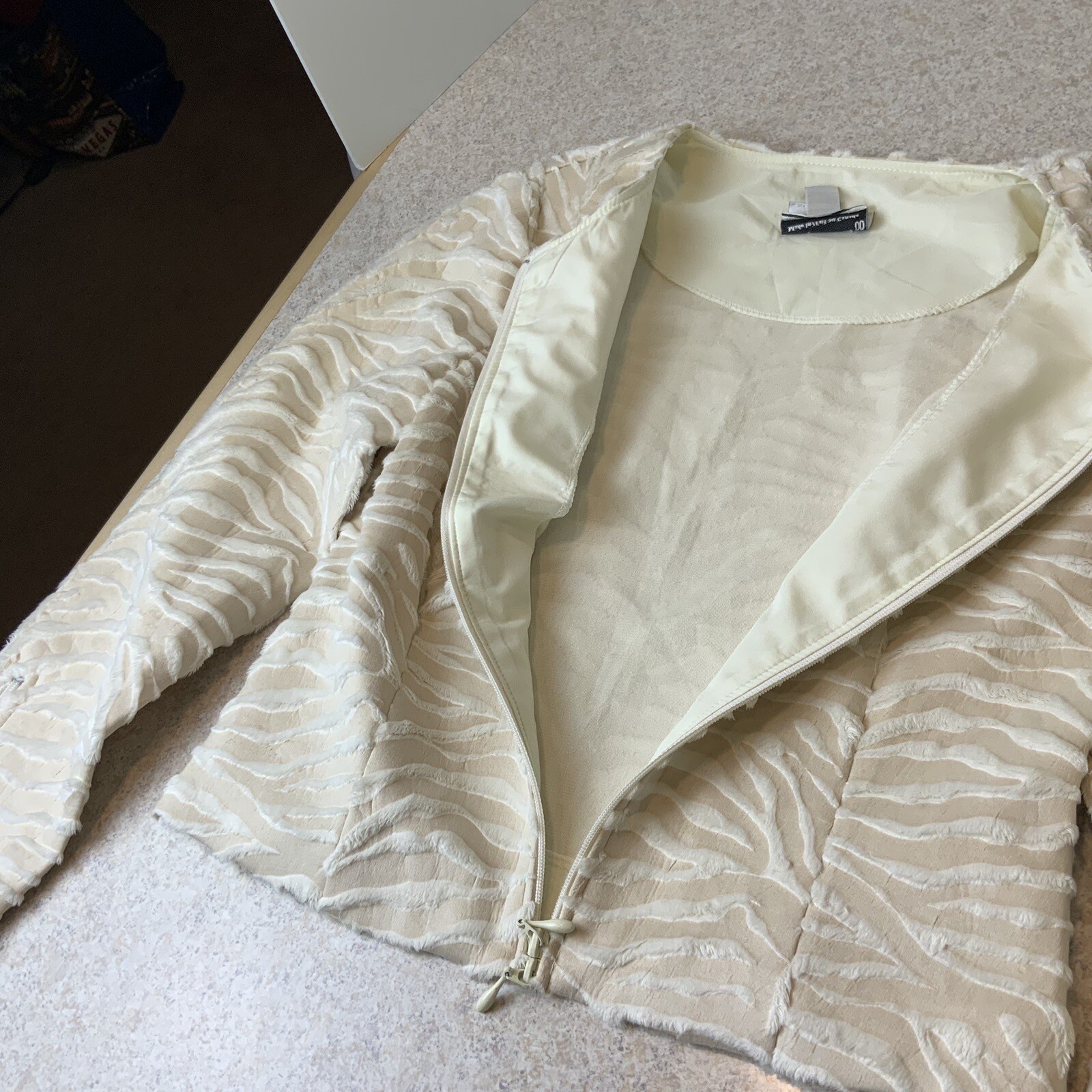 VTG Joseph Ribkoff Women’s 10 Cream Ivory Faux Fur Full Zip Jacket NWT
