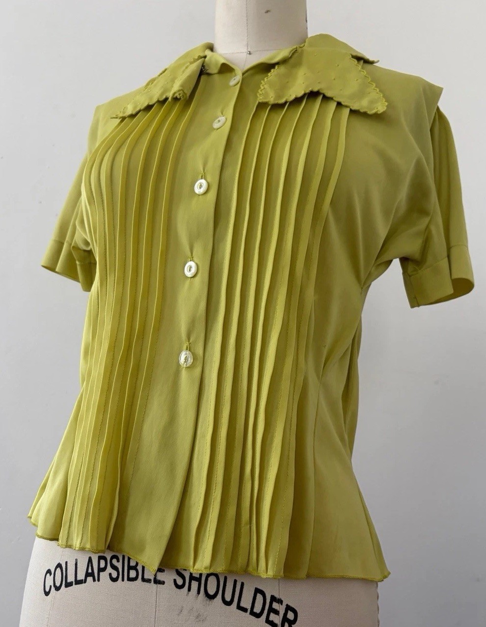 40s 50s Chartreuse Hand Embroidered Nylon Bow Tie Collar Shirt Tailored Pintucks