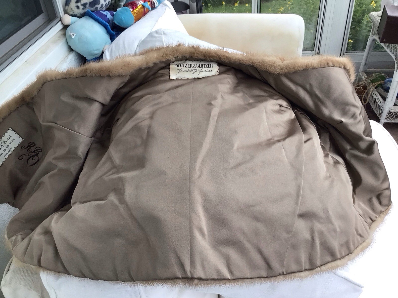 Glotzer & Glotzer Vintage Light Brown Real Mink Stole Fur With Hanger One Sz.