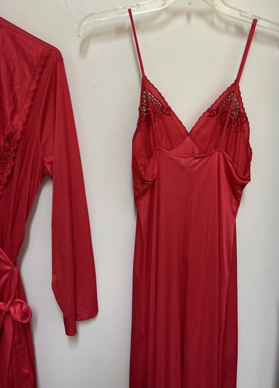 Flaw Vtg Soft Moments Peignoir Set NIGHTGOWN & ROBE Red Embroidered Trim Small