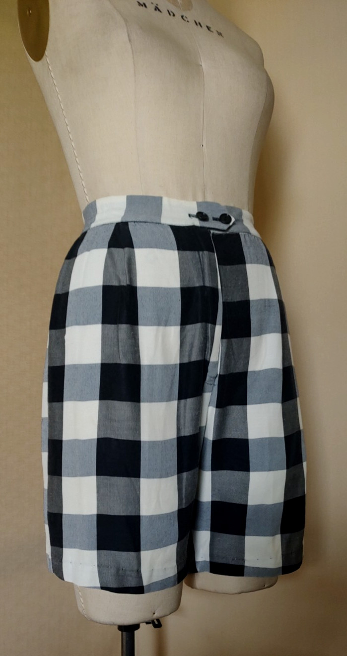 Vtg 1960’s WOMEN’s SHORTS, Large Scale Black & White WOVEN GINGHAM , MINT COND