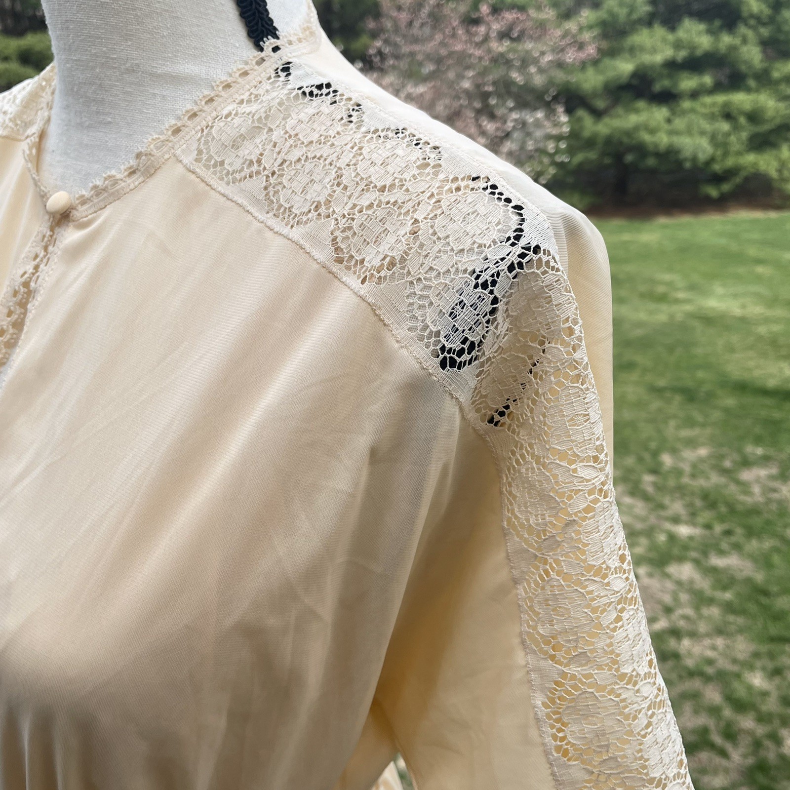 VANITY FAIR Peignoir Set Dressing Gown Robe Lace Peach Dainty Nylon 70s Vtg