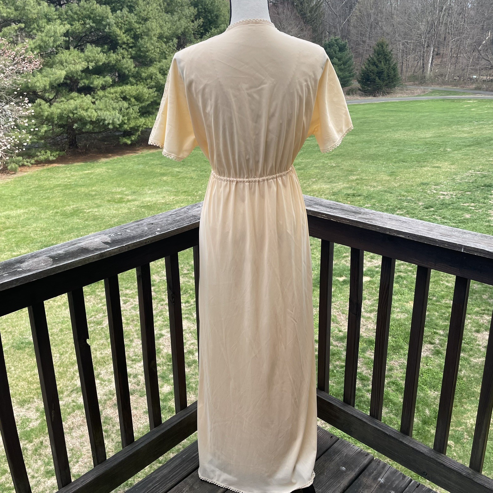 VANITY FAIR Peignoir Set Dressing Gown Robe Lace Peach Dainty Nylon 70s Vtg