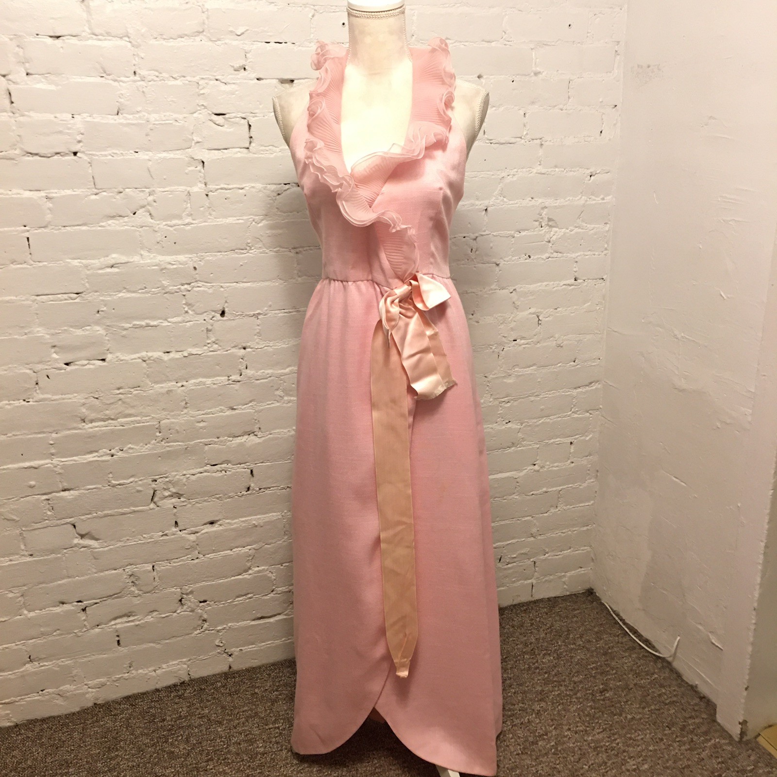 Mollie Parnis Boutique vintage 70s ruffle trim halter gown pink small hostess
