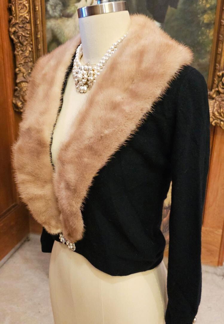 VINTAGE STYLED BY KHANDUR CASHMERE & MINK EVENING SWEATER PEARL RHINESTONE CLASP