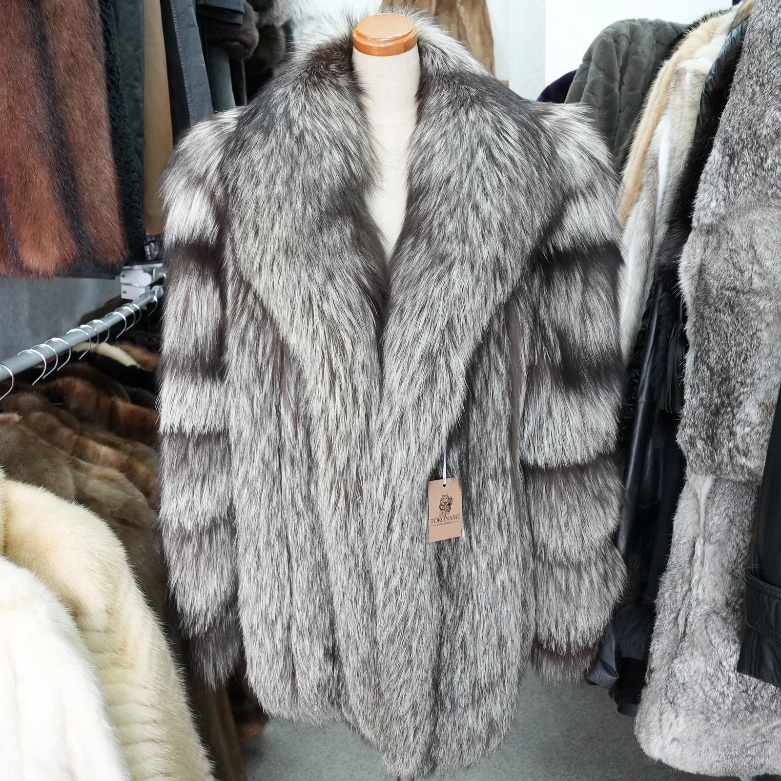 Silver Fox Coat SAGA FOX – Genuine Vintage Fur From Japan